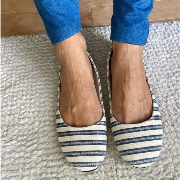 Women's Basic Slip On Casual Shoes Ballet Style White Blue Stripe Sz 8.5 - Picture 10 of 13